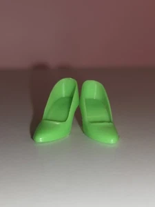 SAC À CHAUSSURES VINTAGE BARBIE VERT FLUO TALONS FERMÉS JAPON 1498 JC PENNEY (1970) - Photo 1/10