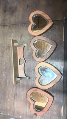 Juego de 4 espejos de corazón de madera y 1 estante decoración colgante de pared Gmacore de colección Foto 1 de 4