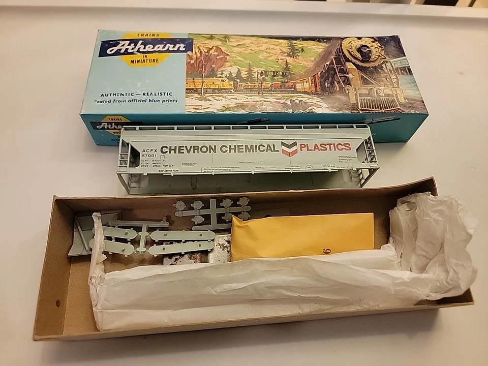 ATHEARN TRAINS CHEVRON CHEMICAL COVERED HOPPER CAR HO SCALE 57001 - Image 1 of 1