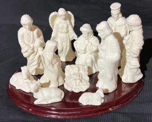 VINTAGE CHRISTMAS NATIVITY SET WOOD BASE WORLD BAZAAR 11 PIECES - Picture 1 of 8
