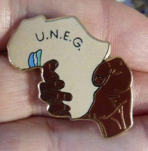BEAU PIN'S CARTE D'AFRIQUE MAIN U.N.E.G. EGF - Bild 1 von 2