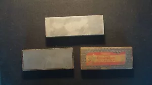 Lot (2) HONE STONE - Advertising CRYSTOLON OILSTONE - Picture 1 of 6