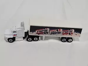 Matchbox Convoy - CY39 - Ford Aeromax Box Truck - Pepsi - Picture 1 of 6