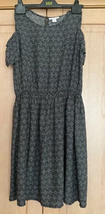 Girls Bare Shoulder Black and White Dress Size 12-13 years - Picture 1 of 5
