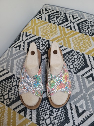 Sandali Clarks floreali ammortizzatori in pelle incrociata usati in ottime condizioni TAGLIE STRANE