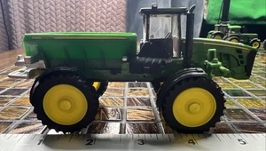 Esparcidor de caja seca John Deere 4930 Ertl fundido a presión verde suelto  - Imagen 1 de 4