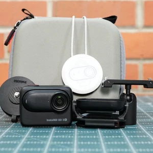 Insta360 GO 3S 4K Standard Edition Action Camera - Midnight Black 128GB w/ Case - Picture 1 of 7