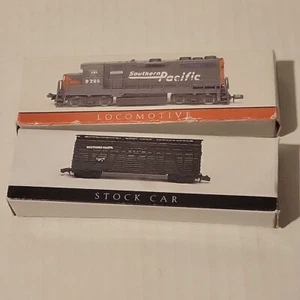 2 Pcs Southern Pacific Locomotive 9725 Dummy train Stock Car 39386 Decorative - Picture 1 of 4