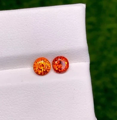 Impresionante granate espesartita redondo naranja 100 % natural de 4,5 mm de 1,21 quilates Foto 1 de 2