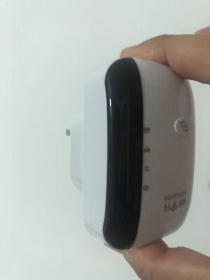 WiFi Signal Extender Range Repeater Booster Internet Amplifier 300Mbps UK Plug - Image 1 of 4