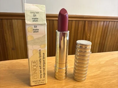 LÁPIZ LABIAL MATE SUAVE DE LARGA DURACIÓN CLINIQUE - 51 CIRUELA MATE NUEVO EN CAJA Foto 1 de 4