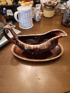 Hull Pottery Brown Drip Gravy Boat with Tray - Picture 1 of 3