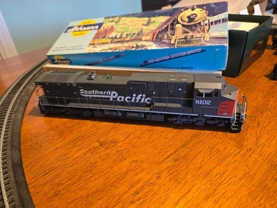 Athearn GE C44-9W Locomotive Southern Pacific 8102 - Runs - Video - Image 1 of 4