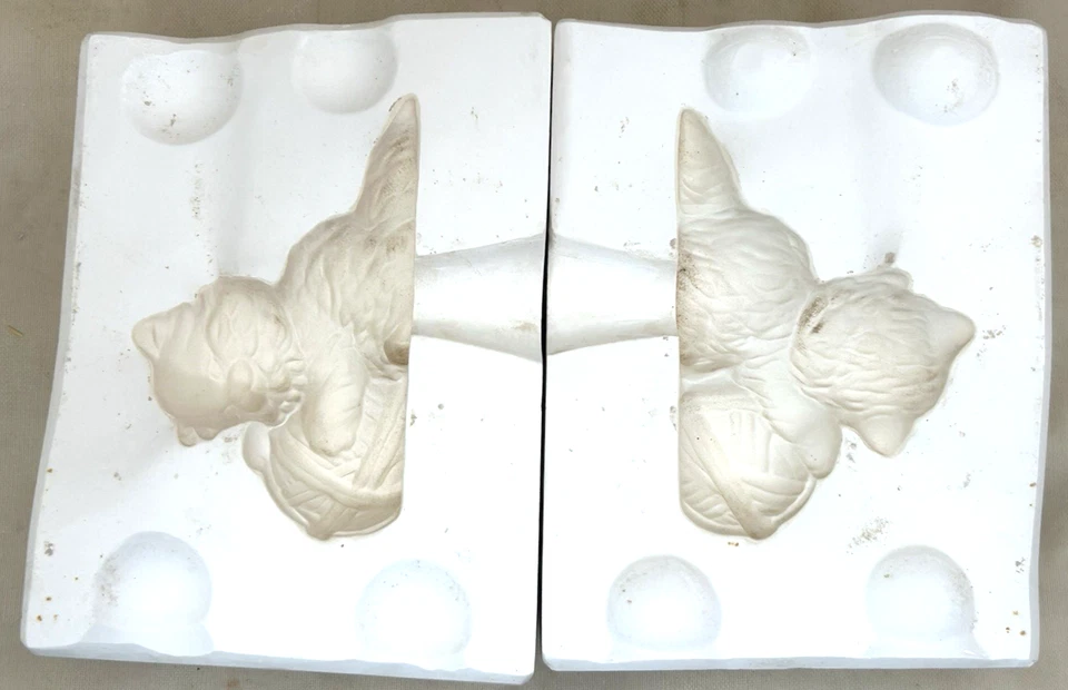 Alberta's 2.25"H Pequeño Cabello Largo Gatito con Hilo Deslizante Fundición Molde Cerámica 179 Foto 1 de 4