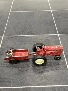 Oldtimer Ertl International Harvester Traktor mit Streuanhänger - Bild 1 von 8