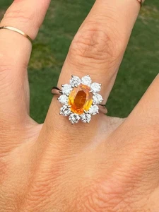 Alianza de diamantes de zafiro amarillo natural de corte ovalado de 3,20 quilates de oro blanco de 14 quilates 6 7 - Imagen 1 de 9