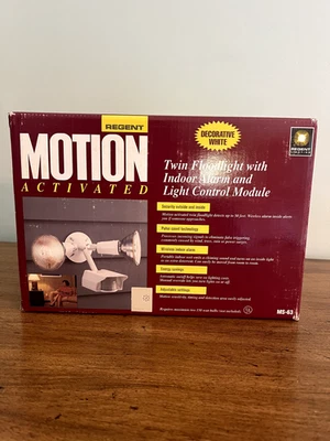Proyector doble activado por movimiento Regent Lighting con alarma interior y módulo Foto 1 de 4