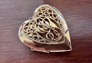 Vintage Gold Tone Filigree Heart Shaped Locket Necklace Pendant - Picture 1 of 5