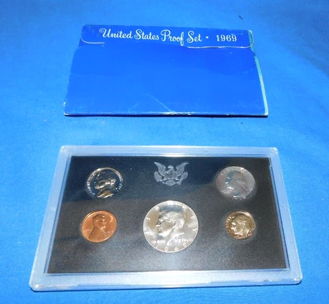 1969-S U.S. Mint Proof Coin Set of 5 Coins. WITH SILVER KENNEDY HALF DOLLAR Cover