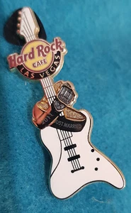 LAS VEGAS *JUST MARRIED* HIS & HERS GOLD WEDDING RINGS GUITAR Hard Rock Cafe PIN - Picture 1 of 1