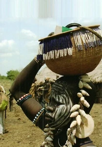*Ethiopian Postcard-"The Ethiopian Woman...Carrying a Basket of Items" {RB40}- - Picture 1 of 2