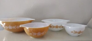 UNUSED VINTAGE PYREX CINDERELLA NESTING BOWLS (441-444). GOLD AND WHITE - Picture 1 of 10