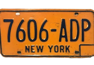 Placa de matrícula vintage del estado de Nueva York número de etiqueta 7606-ADP naranja y azul 12x6 pulgadas - Imagen 1 de 5