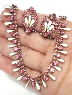 BLANCO Rosa Estrás Esmalte Blanco Collar 15" Clip Pendientes 1" Conjunto De Colección TLC Foto 1 de 4