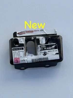 2004-2020 Toyota Sienna Front Bumper Retainer 5711708020 / 57117-08020 OEM - Image 1 of 4