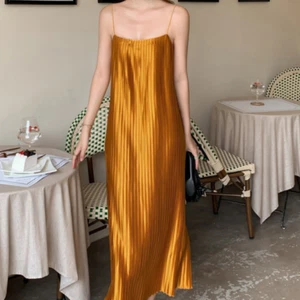 Femme Satin Faux Soie Robe Plissé Volant à Lanière Brillant Spaghetti Fond de - Picture 1 of 15