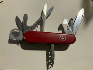 Vintage 1985 Victorinox 91mm Explorer Swiss Army knife *Left handed?* {#3993} - Picture 1 of 5