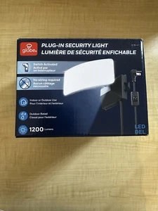 GLOBE 5405870 PLUG-IN SECURITY LIGHT/10' CORD/ON-OFF SWITCH/NIB - Picture 1 of 4