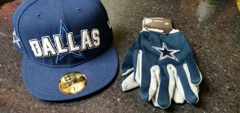 Dallas  Cowboys fitted New Era hat size 7 and 3/8th and gloves Cover