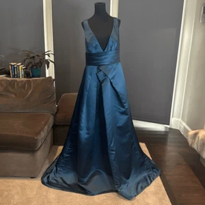 Women’s Full Length Blue Prom Party Dress Deep V-Neck Criss Cross Back Size 14 - Picture 1 of 10