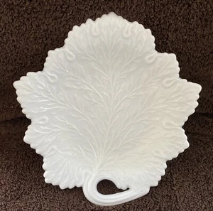 ✨Vintage Fenton ‘Trailing Wisteria’ White Milk Glass Decorative Candy Dish 8” - Picture 1 of 12