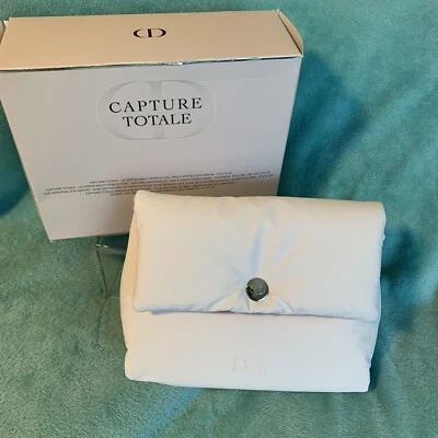 Bolsa de cosméticos de felpa Dior (solo estuche) nueva en caja Foto 1 de 4