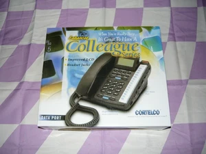 Cortelco Colleague 221000TP227E téléphone filaire simple ligne fixe ivoire boîte ouverte - Photo 1/3