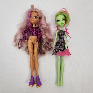 Monster High Dolls x2 Clawdeen Wolf and Venus McFlytrap - Picture 1 of 4