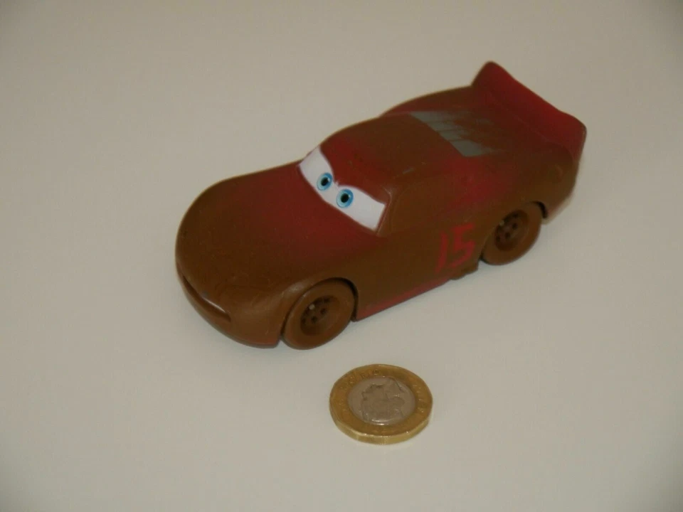 Disney Pixar Cars McQueen como Chester Whipplefilter fundido a presión escala 1:43 _B33 Foto 1 de 4