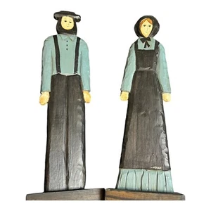 Figuras de arte popular menonita amish masculino y femenino de madera pintada y hecha a mano firmadas - Imagen 1 de 6