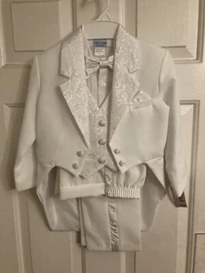 NWT Size 6 White Tuxedo Kids Rags Sheen Design 5-Piece Tails Ascot Poly/Cotton - Picture 1 of 10