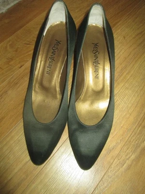 SAPATOS VINTAGE YVES SAINT LAURENT SATIN PUMPS, TAMANHO 9 9 1/2 - Imagem 1 de 4