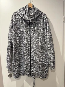** Jacke ** ASOS ** Schwarz / Weiß ** Schriftzug ** Größe 52 ** - Bild 1 von 5
