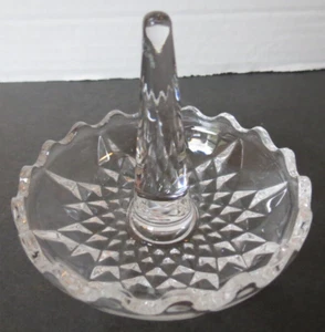 Precioso plato soporte anillo vidrio prensado vintage/PRISMÁTICO - Imagen 1 de 6