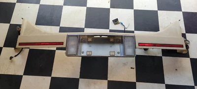 Cadillac Eldorado 1986 1987 luz trasera central acabado panel etiqueta tapa montada Foto 1 de 4