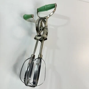 Vintage Hand Mixer TURNER & SEYMOUR Made USA Super Whirl w/Green Handles - Picture 1 of 9