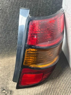 Fits 2003-08 Pontiac Vibe Right Tail Light OEM:88969947 - Imagem 1 de 4