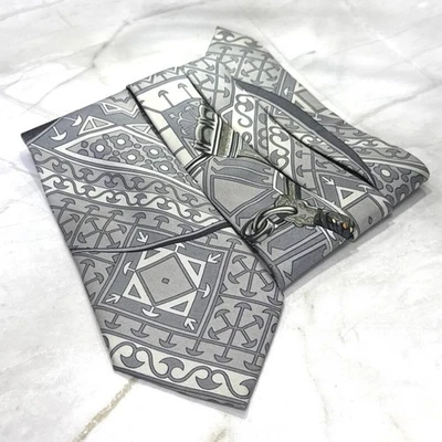 Corbata de seda gris Hermès patrón raro alta calidad usada Foto 1 de 4