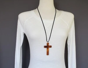 Collar Cruz Marrón 28" Largo Negro Imitación Gamuza Cordón Colgante Grande Ligero - Imagen 1 de 6