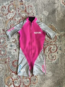 SEAC Kids’ Children’s Shortie Surfing Swimsuit Wetsuit Size S Pink Grey Hippo - Picture 1 of 7